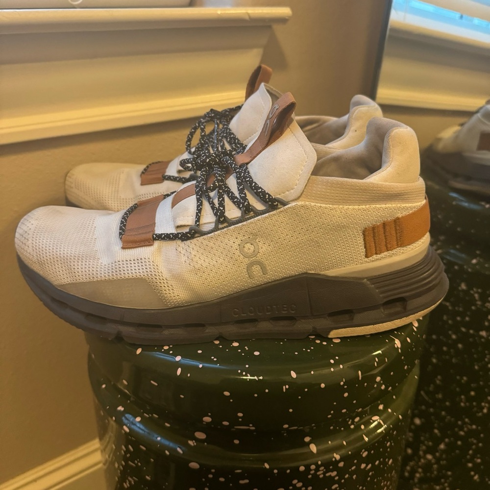On Running Cloudnova Black/White/Tan